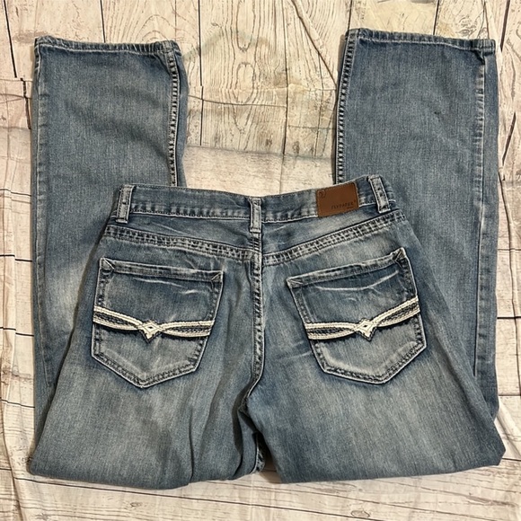 FLYPAPER Men’s Jeans in a bootcut style & great rear pocket design 31 x 32 - Picture 1 of 9